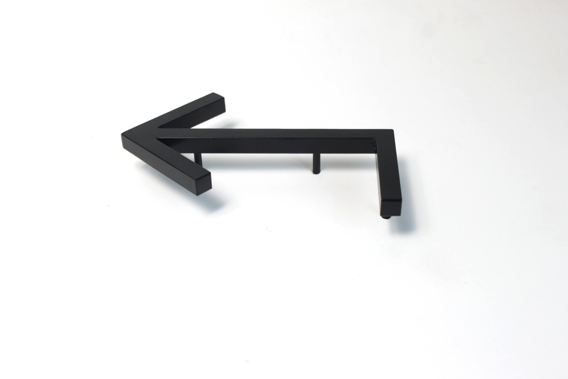 Metal Arrow Wall Decor: Modern Directional Sign