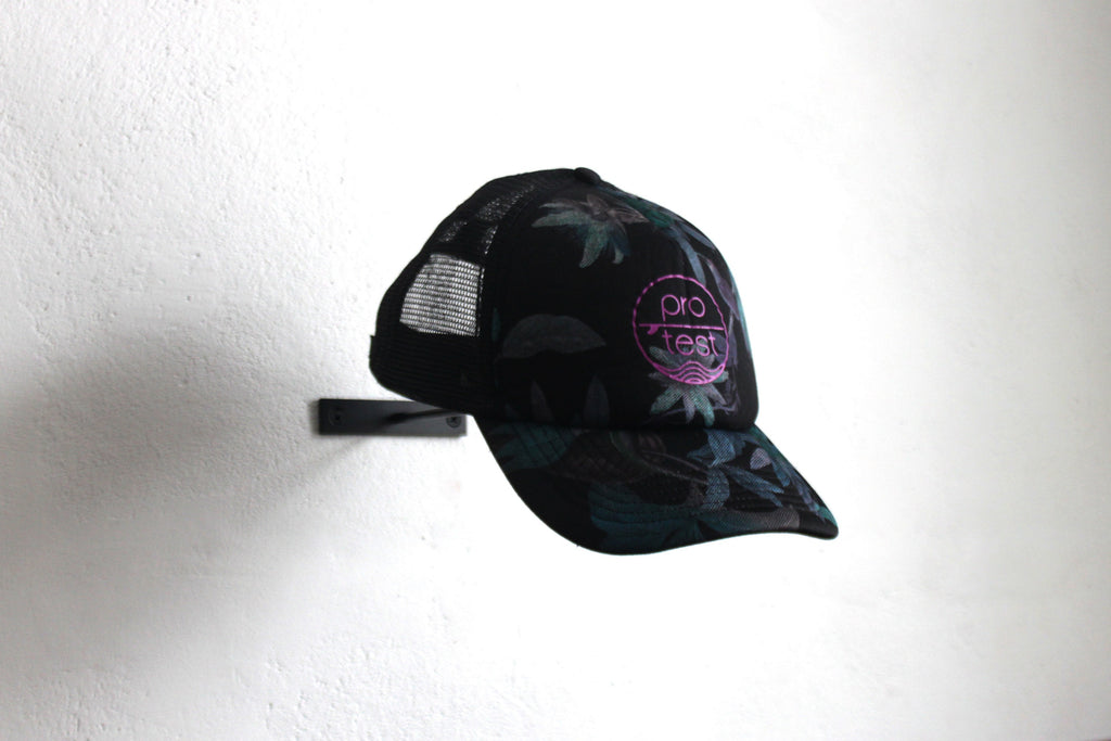 Iron Cap Display Rack: Wall Mounted Hat Holder