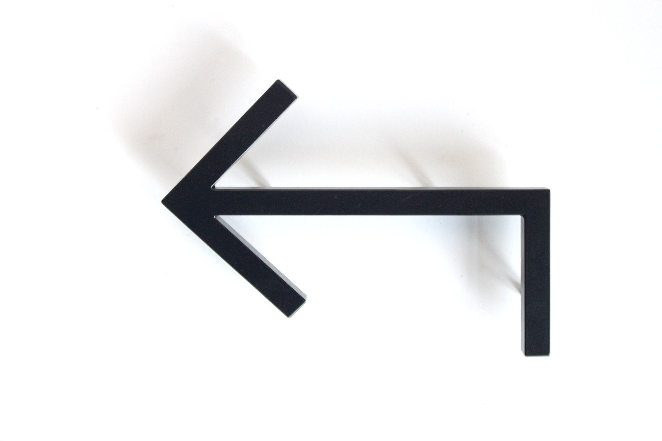 Metal Arrow Wall Decor: Modern Directional Sign