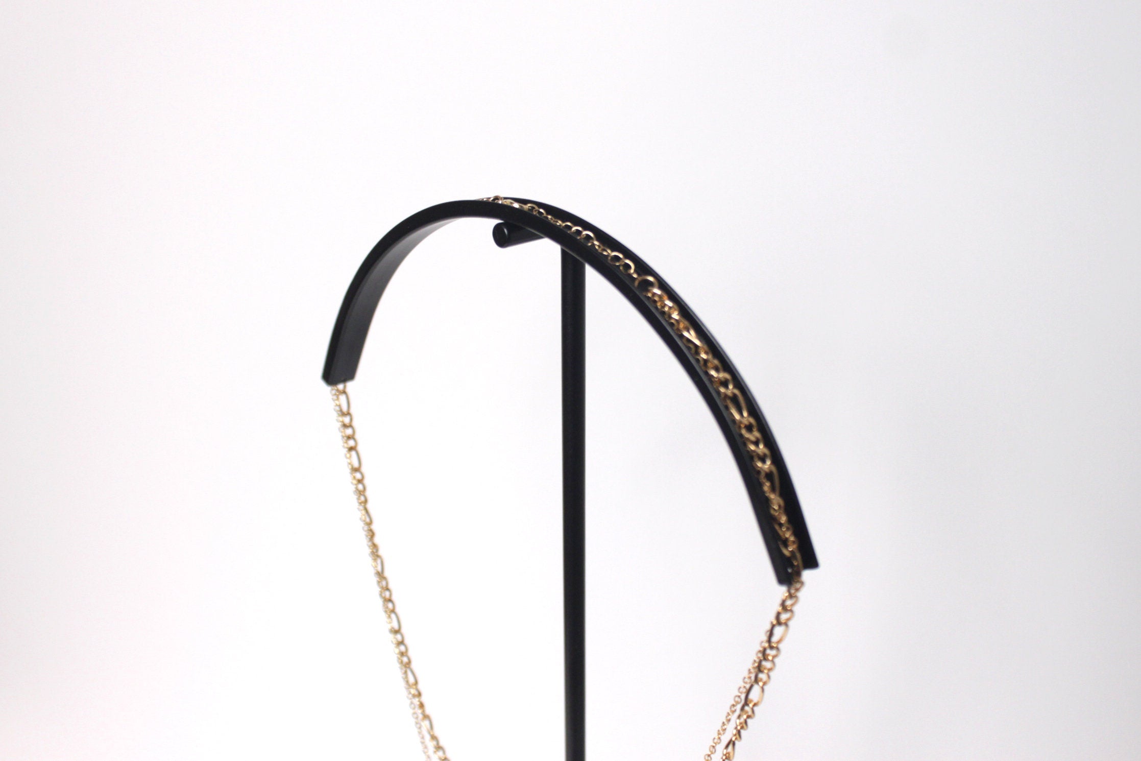 Curved Metal Necklace Display Stand: Jewelry Holder