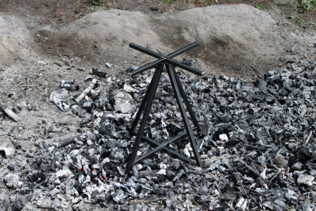 Metal Campfire Fire Pit Stand: Cookware Tripod Grate