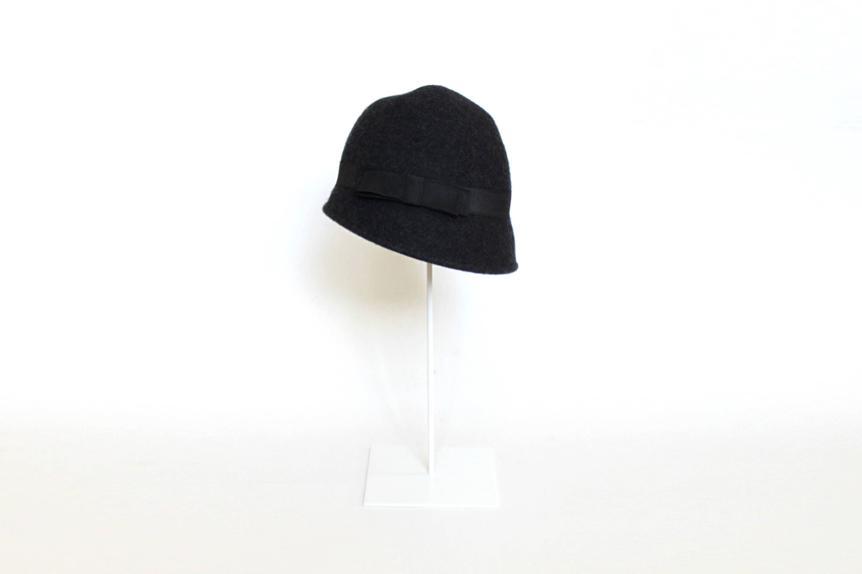 Metal Hat Display Stand: Iron Mask Rack