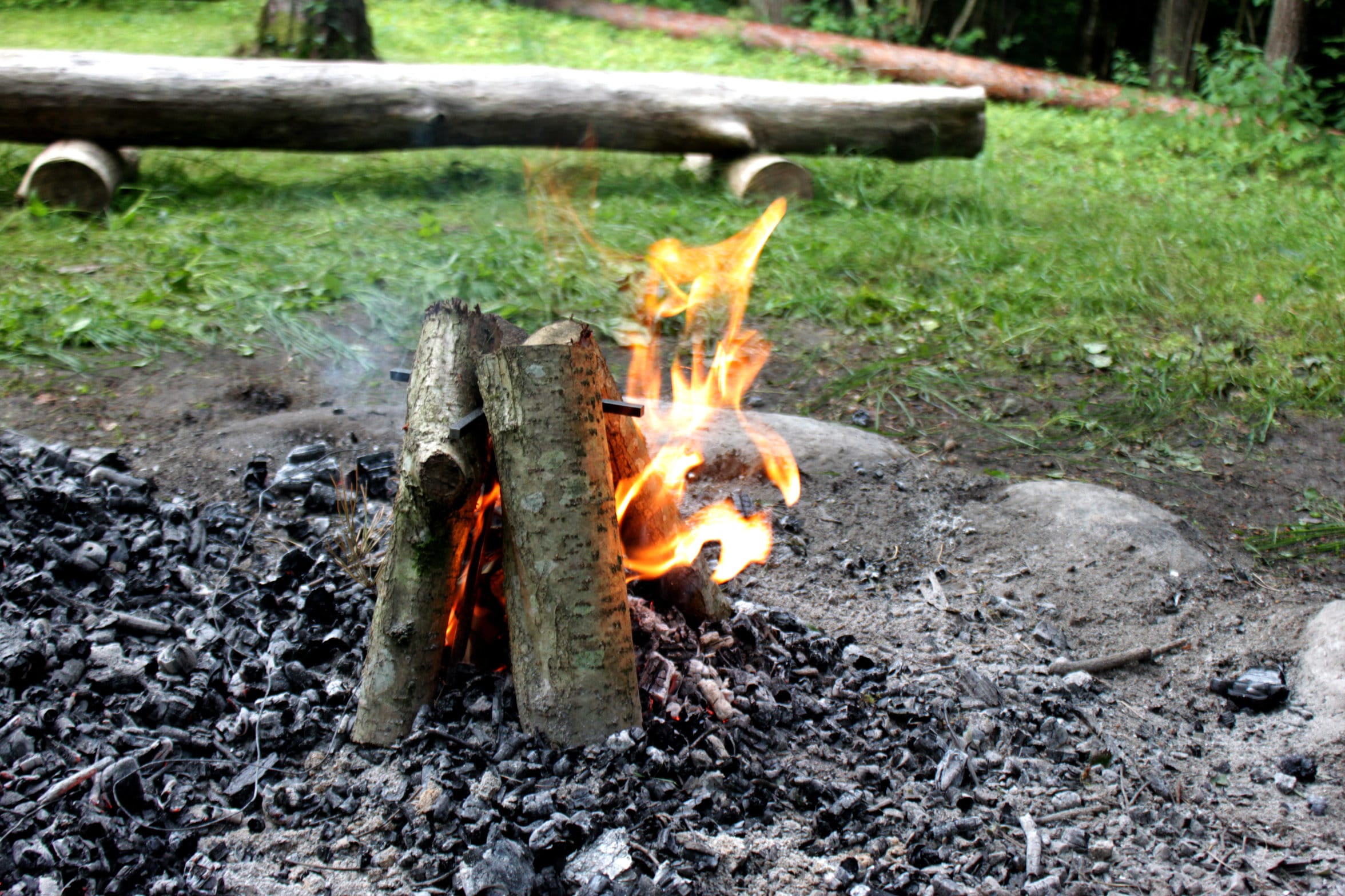Metal Campfire Fire Pit Stand: Cookware Tripod Grate