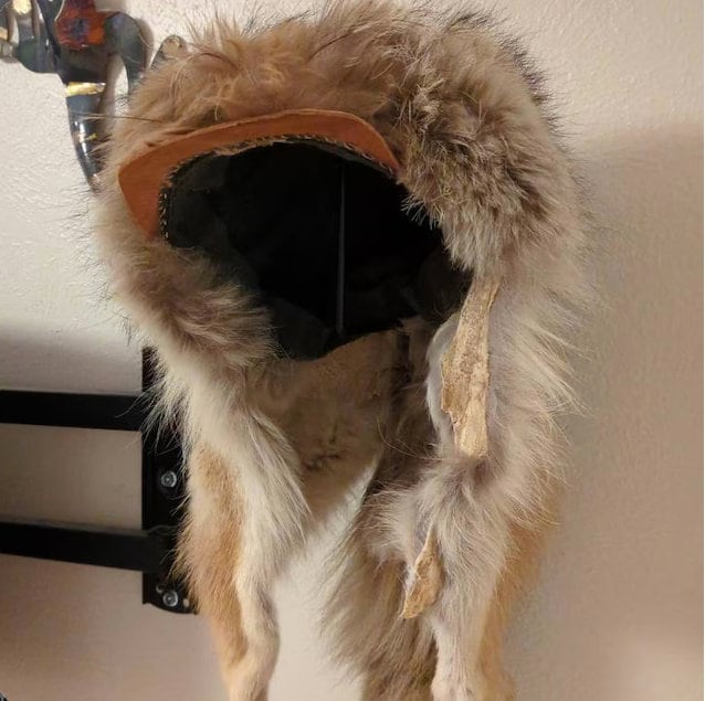 Wall Mount Hat Display Rack: Metal Helmet Holder