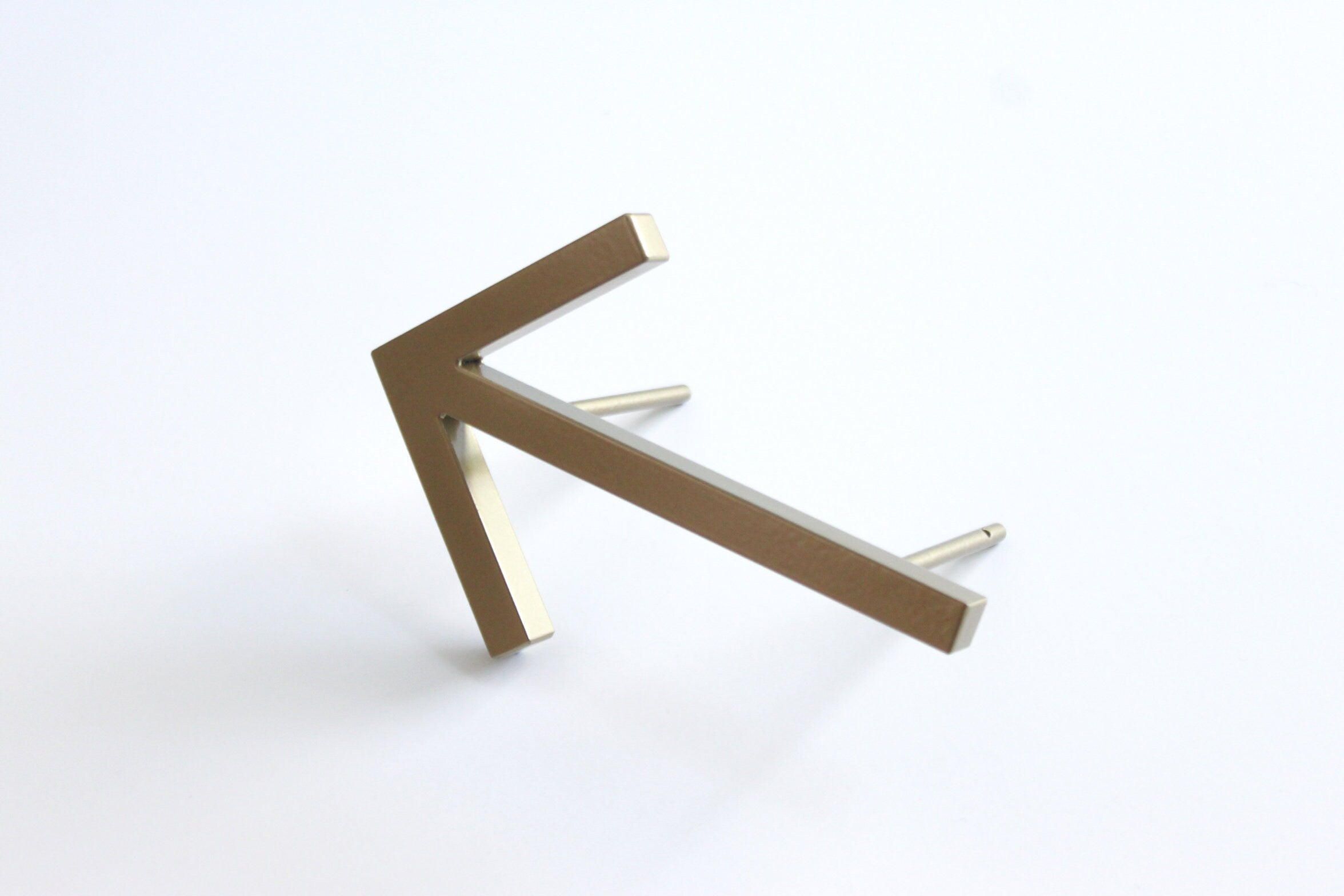 Metal Arrow Wall Decor: Modern Directional Sign