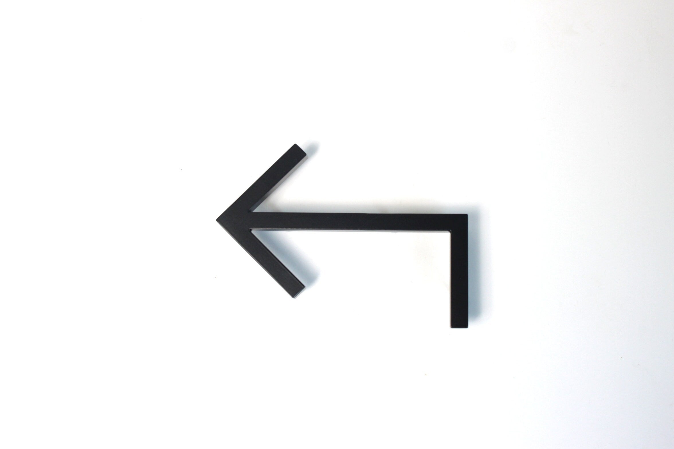 Metal Arrow Wall Decor: Modern Directional Sign