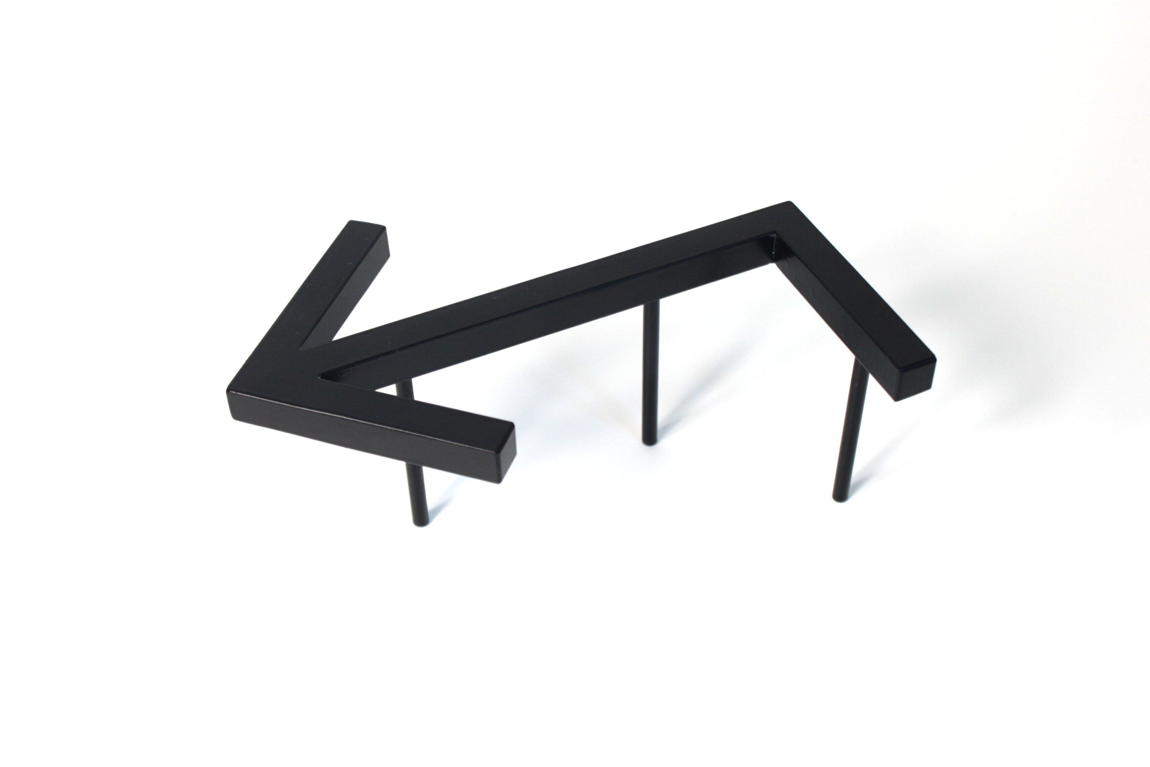 Metal Arrow Wall Decor: Modern Directional Sign