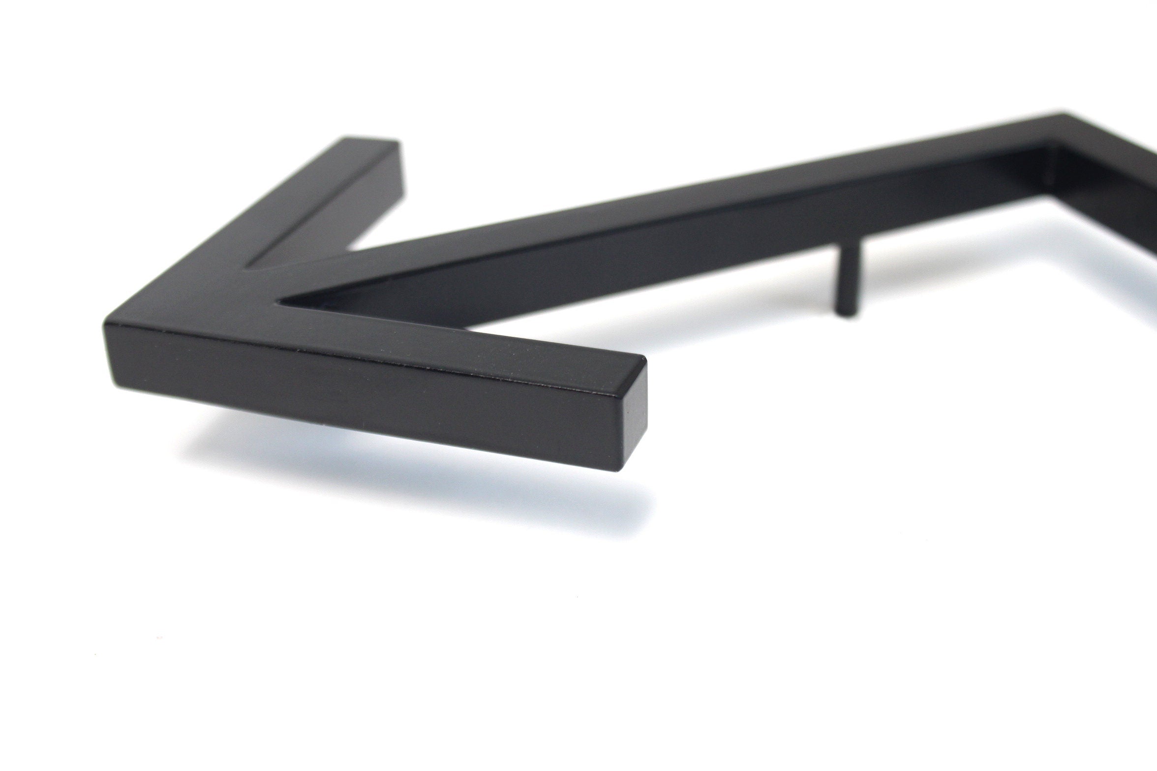 Metal Arrow Wall Decor: Modern Directional Sign