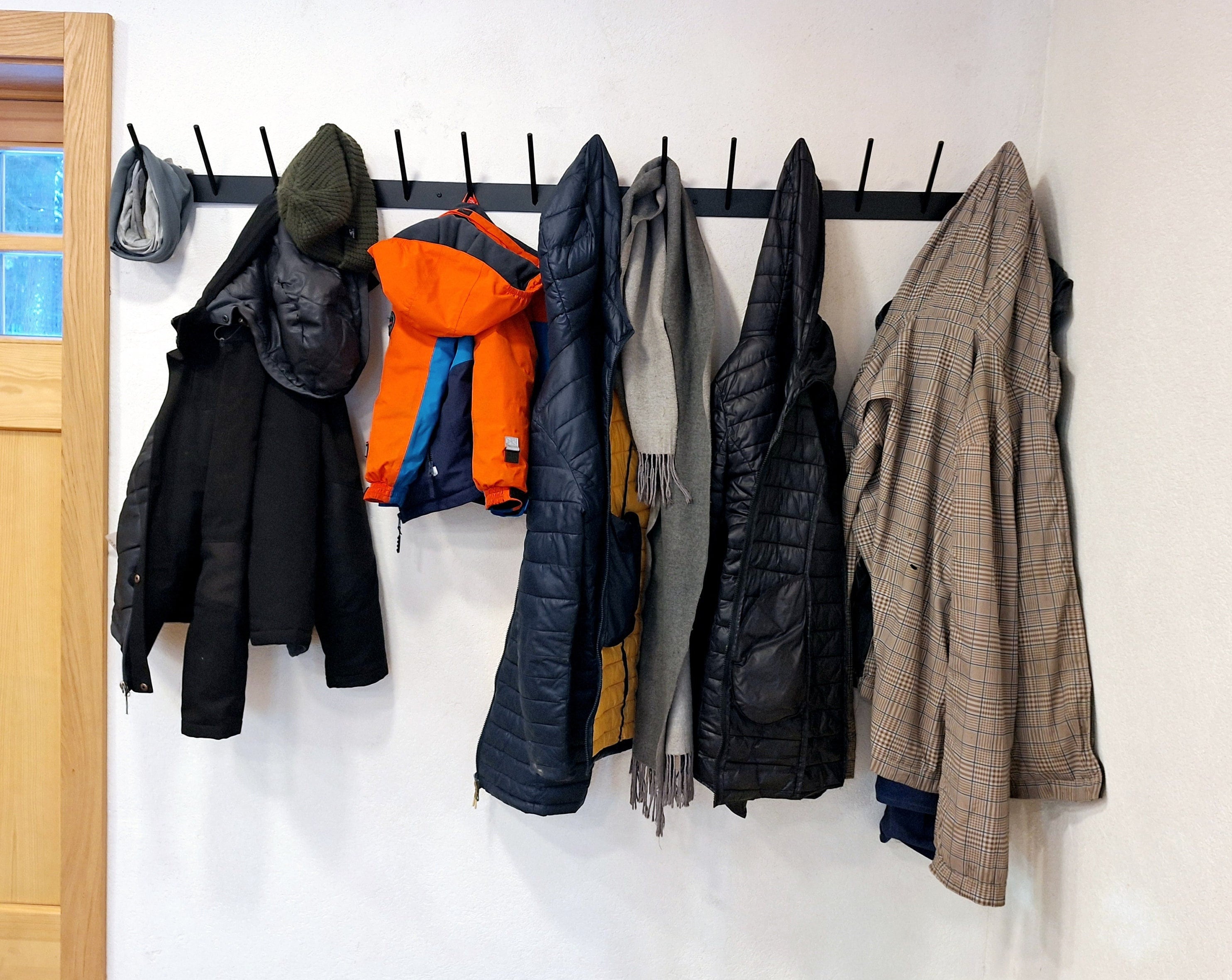 Black Metal Peg Rack: Wall Mounted Clothes and Bag Hanger