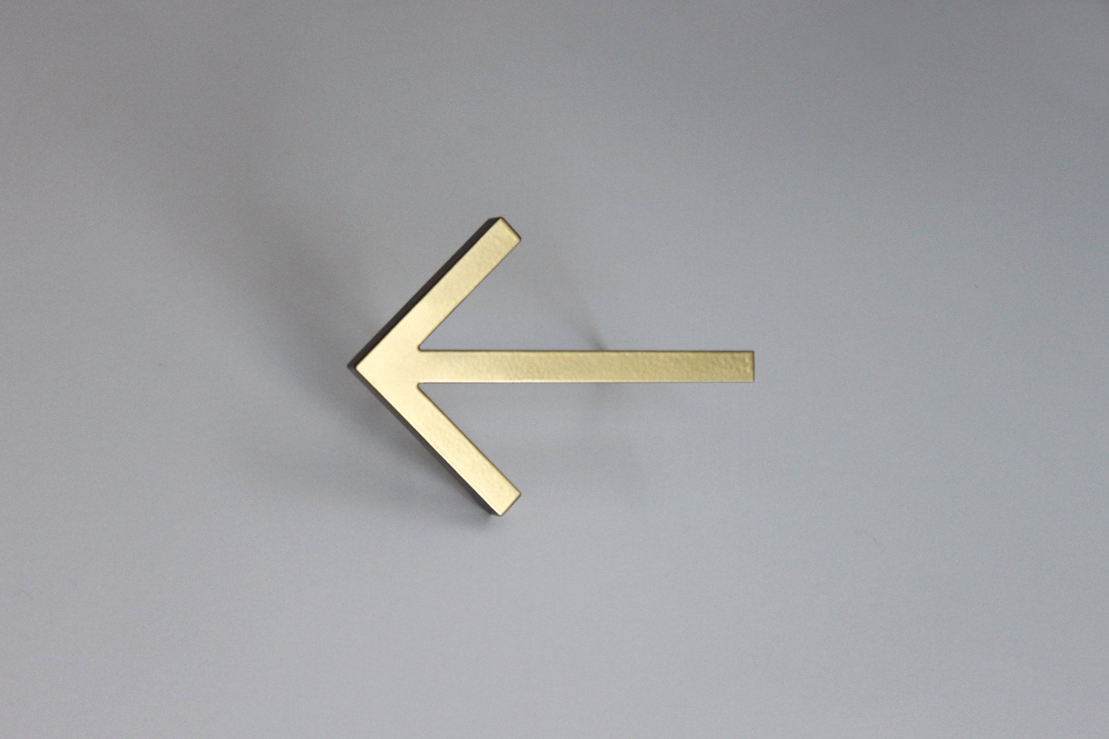 Metal Arrow Wall Decor: Modern Directional Sign
