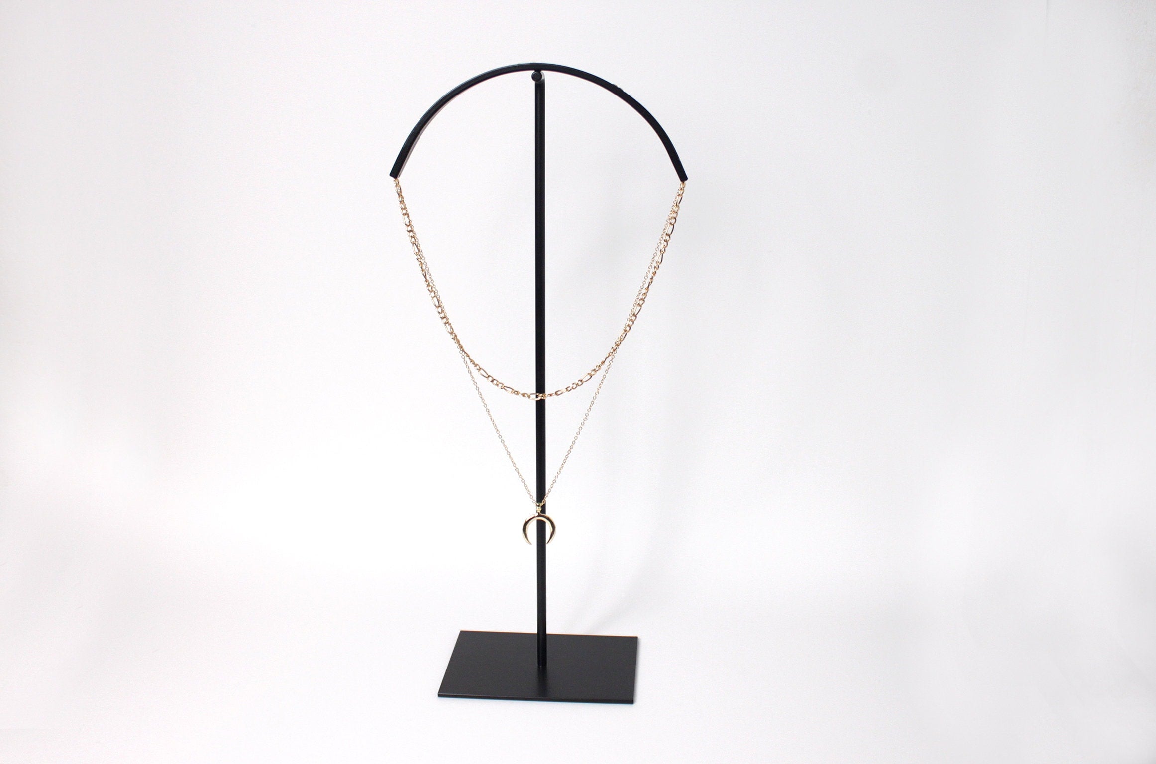 Curved Metal Necklace Display Stand: Jewelry Holder