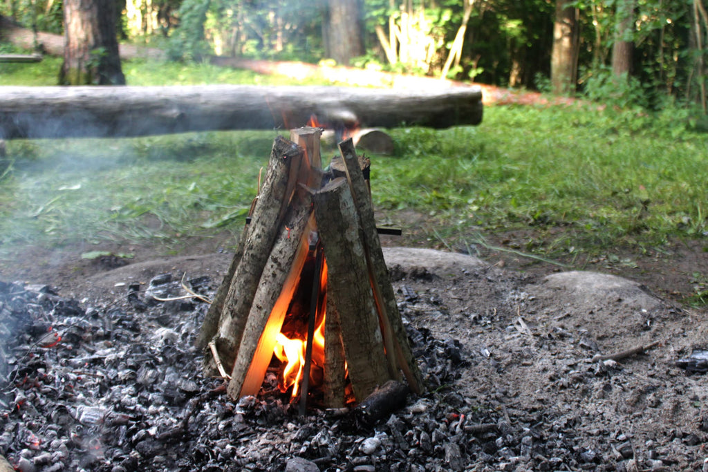 Metal Campfire Fire Pit Stand: Cookware Tripod Grate