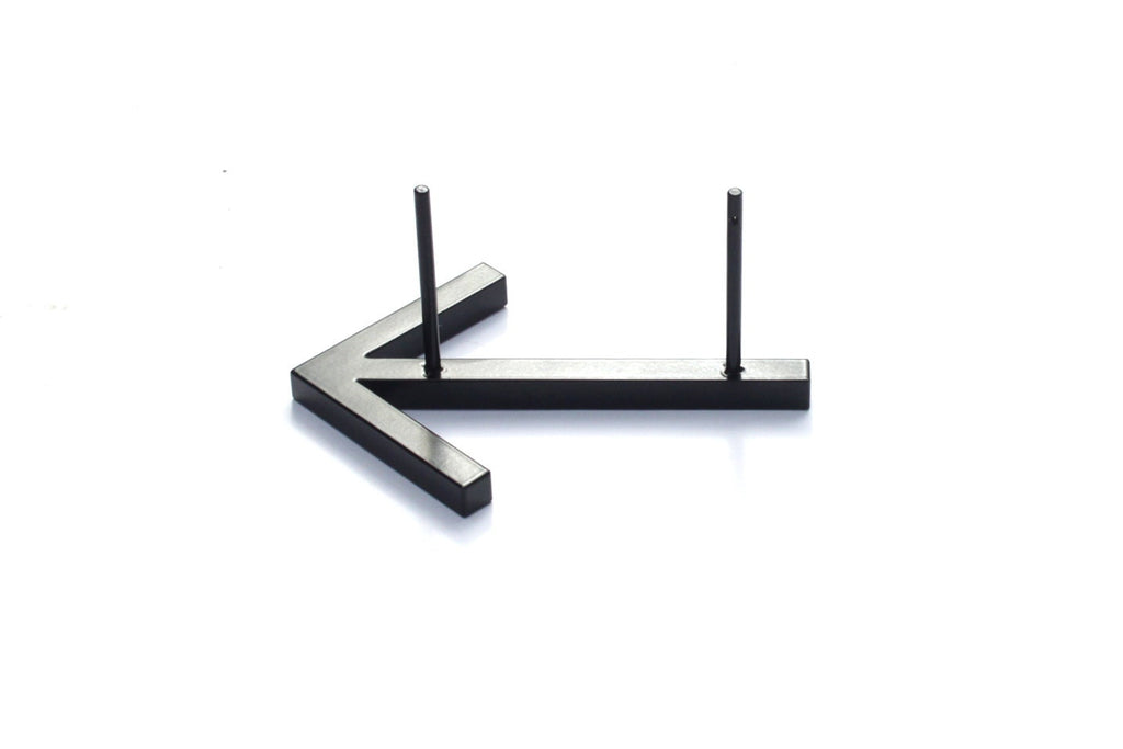 Metal Arrow Wall Decor: Modern Directional Sign