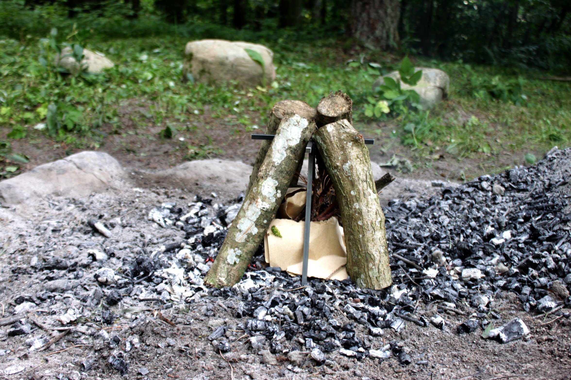 Metal Campfire Fire Pit Stand: Cookware Tripod Grate