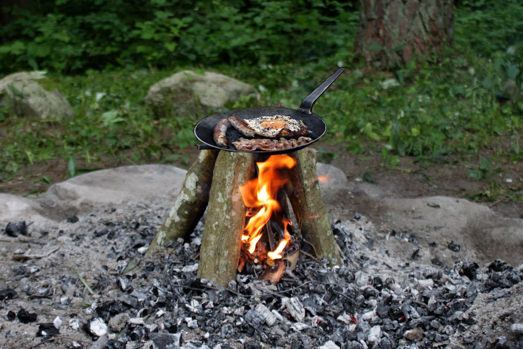 Metal Campfire Fire Pit Stand: Cookware Tripod Grate