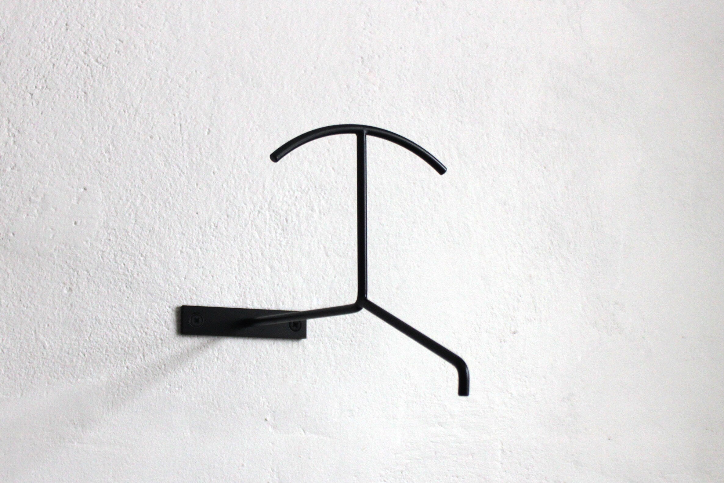 Iron Cap Display Rack: Wall Mounted Hat Holder