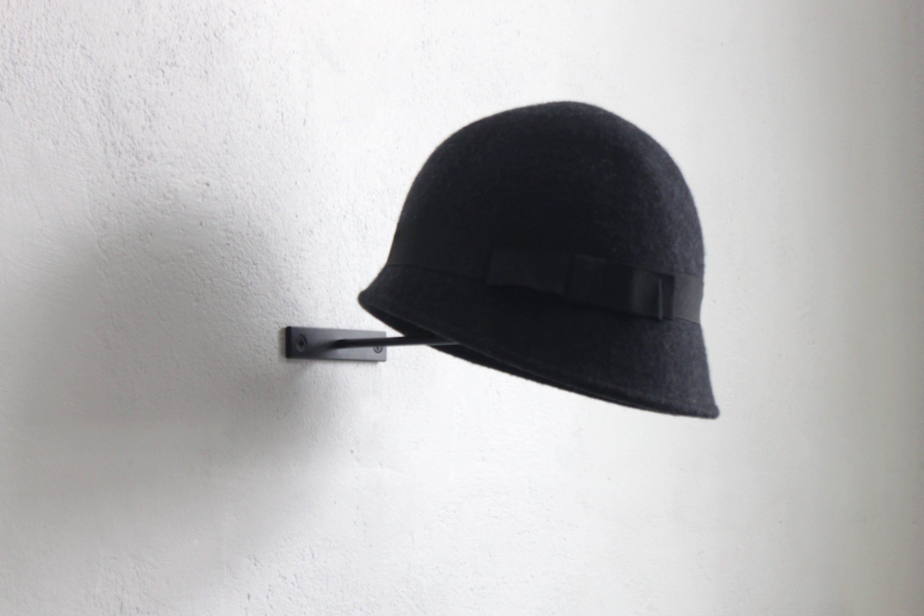 Wall Mount Hat Display Rack: Metal Helmet Holder