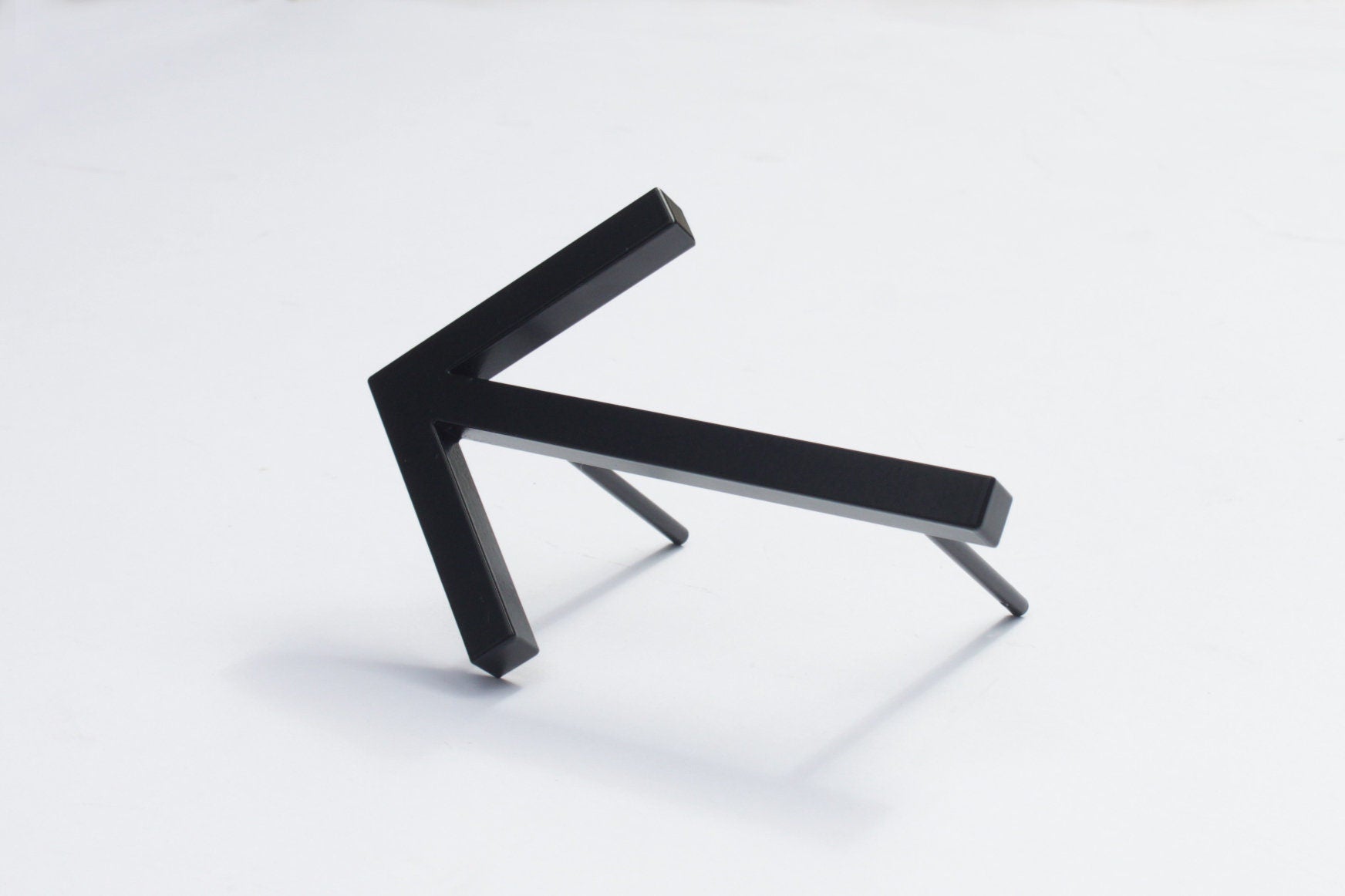 Metal Arrow Wall Decor: Modern Directional Sign