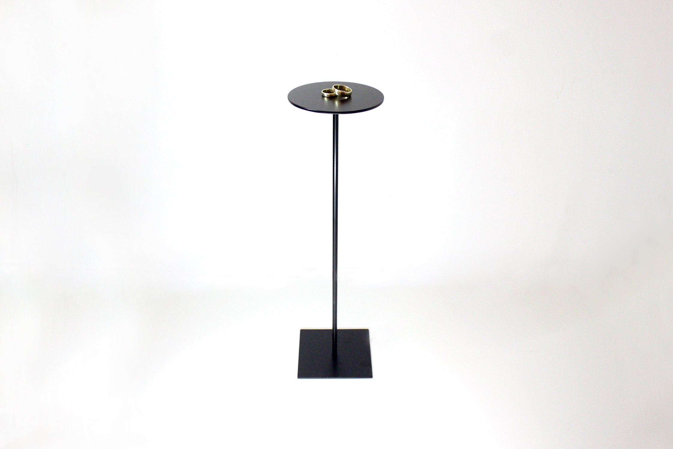 Metal Hat Display Stand: Iron Mask Rack