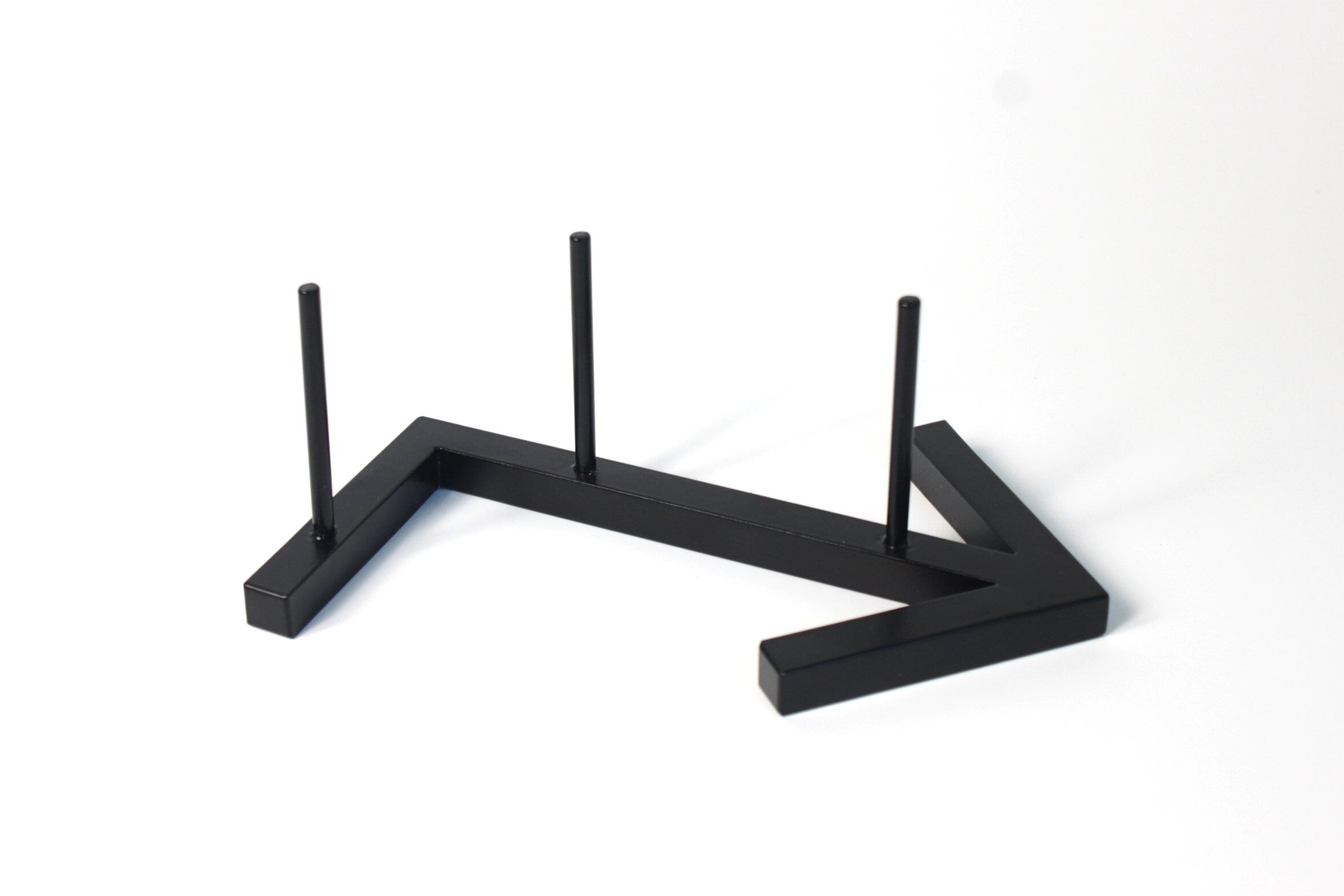 Metal Arrow Wall Decor: Modern Directional Sign