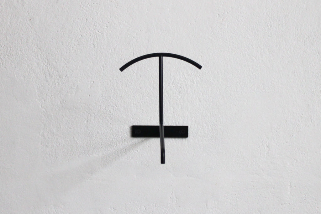 Iron Cap Display Rack: Wall Mounted Hat Holder
