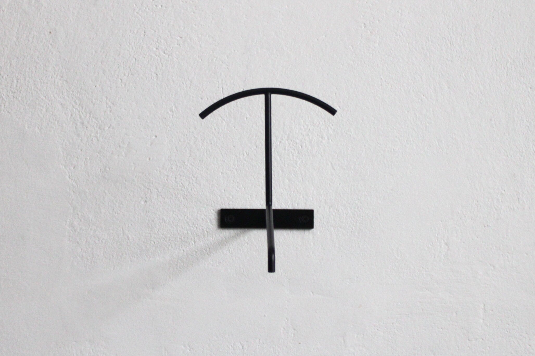 Iron Cap Display Rack: Wall Mounted Hat Holder